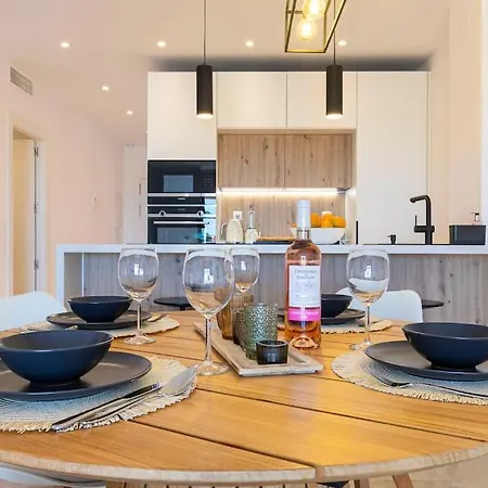 Apartment Idyllic Penthouse With Sea View In Benahavis Estepona