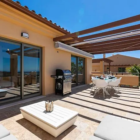 Idyllic Penthouse With Sea View In Benahavis Estepona