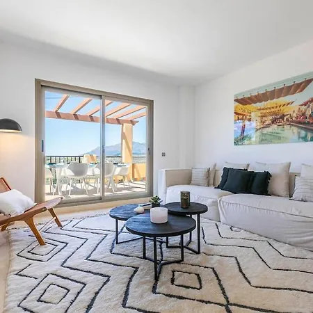 Idyllic Penthouse With Sea View In Benahavis * Estepona